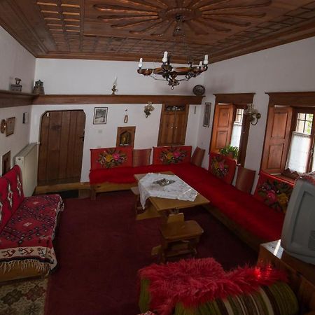 Astraka Guesthouse I Папигко Екстериор снимка