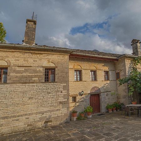 Astraka Guesthouse I Папигко Екстериор снимка